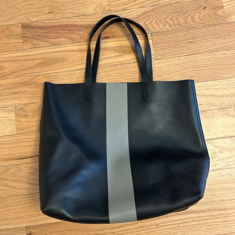 Leather Madewell tote, used once or twice years ago in great condition!